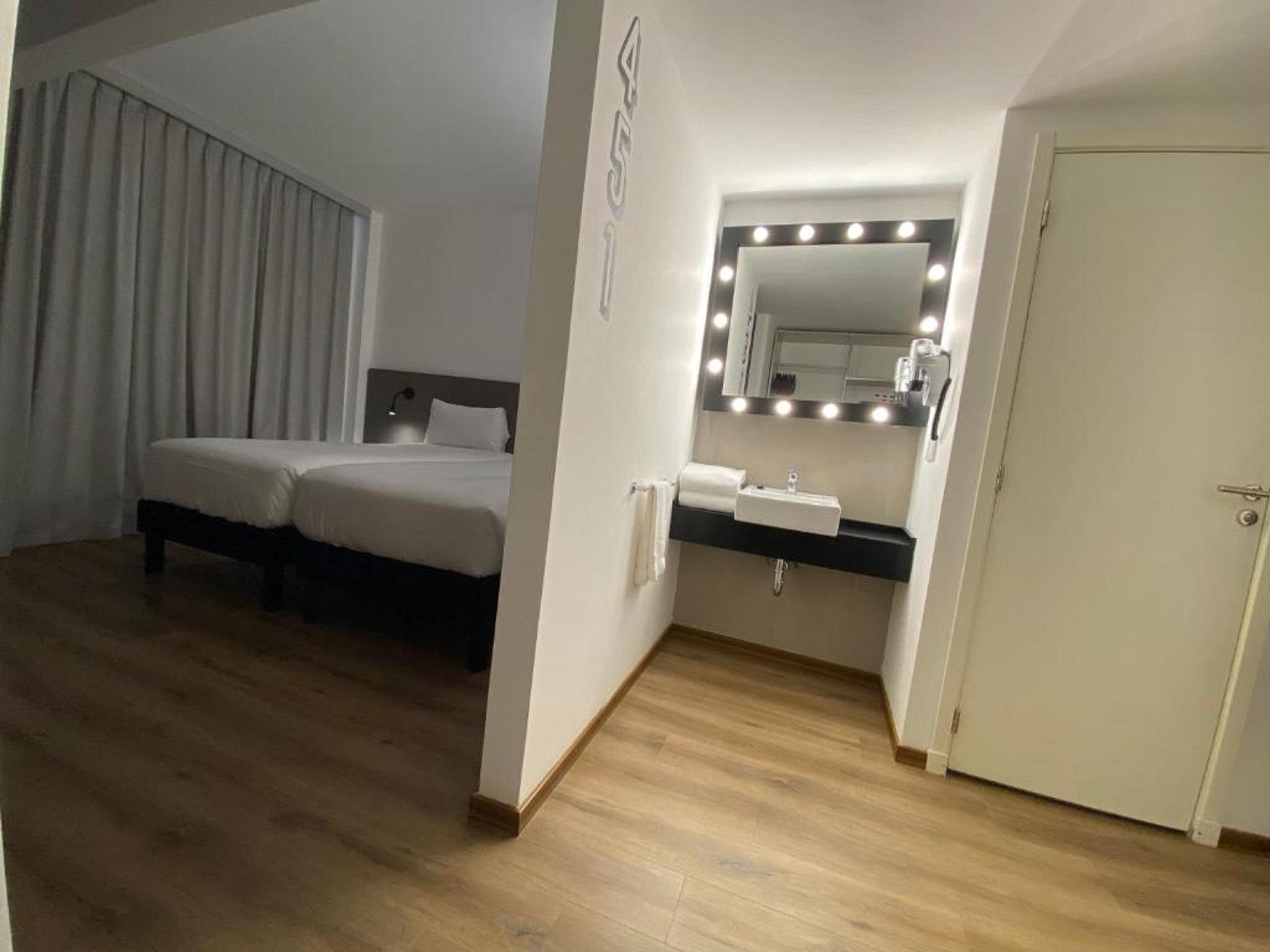 Отель Ibis Styles Buenos Aires Florida Экстерьер фото